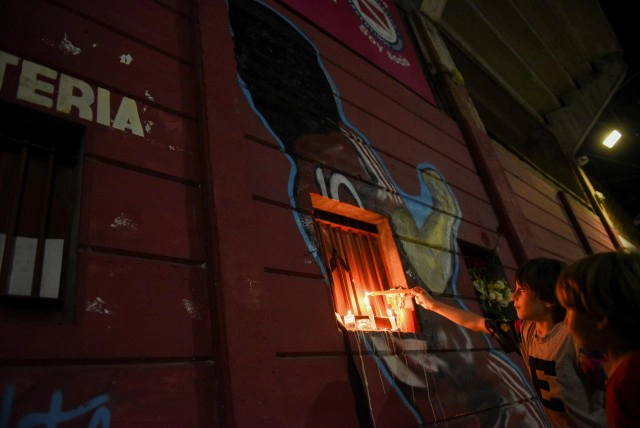 ประมวลจาก REUTERS  บรรยากาศอาลัย "ดีเอโก้ มาราโดน่า"