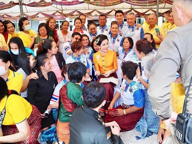 เจ้าคุณพระสินีนาฏ ถวายผ้าไตรวัดบูรพาราม จ.สุรินทร์ - เยี่ยมเยียนประชาชน