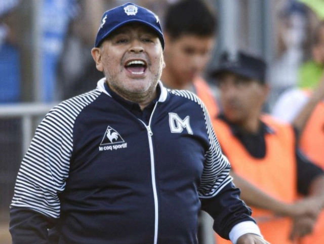 ช็อก! วงการลูกหนังโลก "ดิเอโก มาราโดน่า" เสียชีวิตวัย 60 ปี!