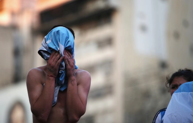 ประมวลจาก REUTERS  บรรยากาศอาลัย "ดีเอโก้ มาราโดน่า"