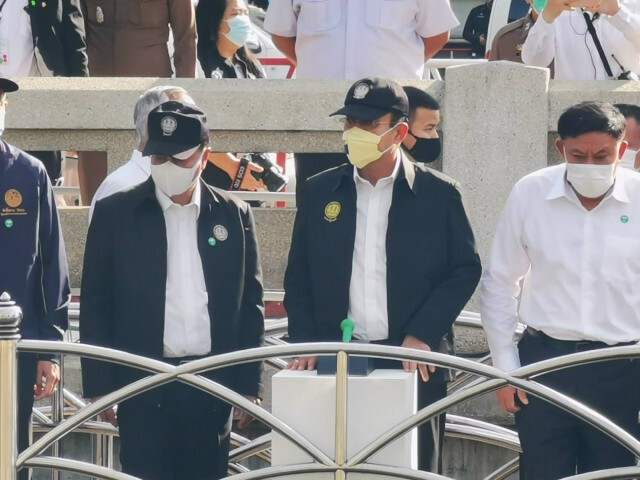 นายกฯ โบกมือชวนชาวคลองผดุงฯ เตรียมสมัครเฟส 2 'คนละครึ่ง'