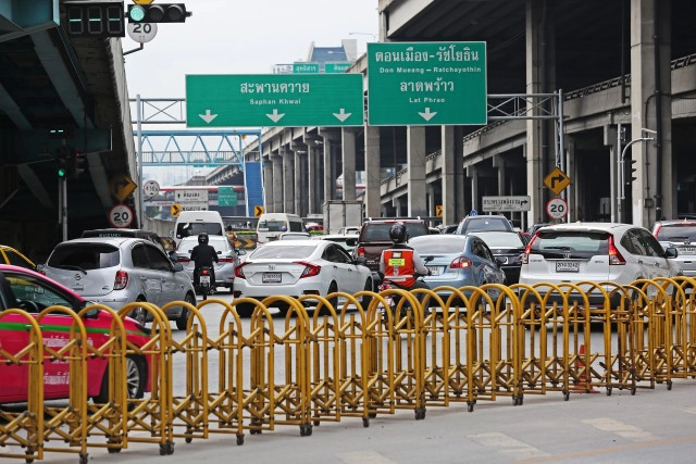 โปรดเลี่ยง '5 แยกลาดพร้าว' เหตุพื้นที่ก่อม็อบ 'คณะราษฎร'