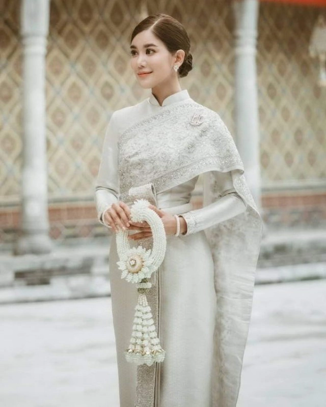 "ก้อย รัชวิน" น้ำตาท่วม! ขอบคุณพ่อแม่ ที่ดูแลลูก จนออกเรือน