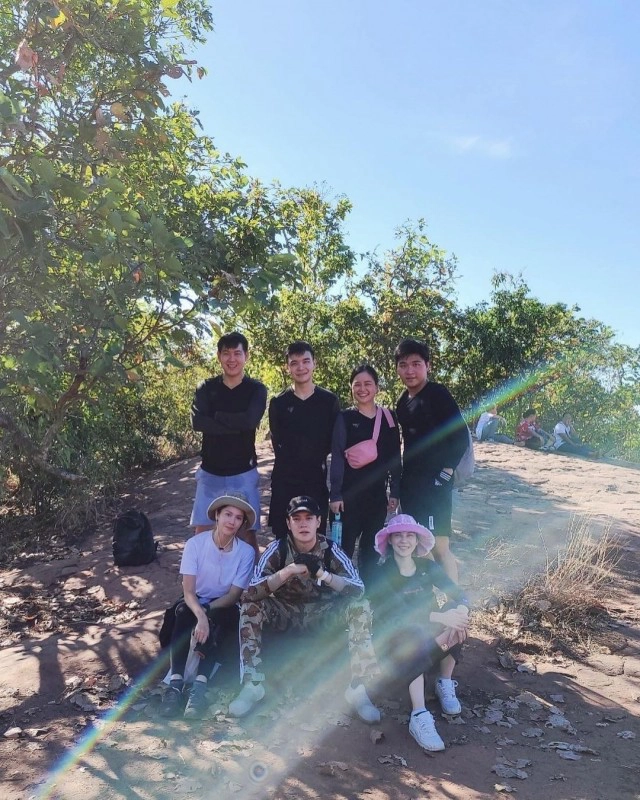 เปิดภาพ'แมท ภีรนีย์'ทริปเดินภู ไปมู ภูลังกา