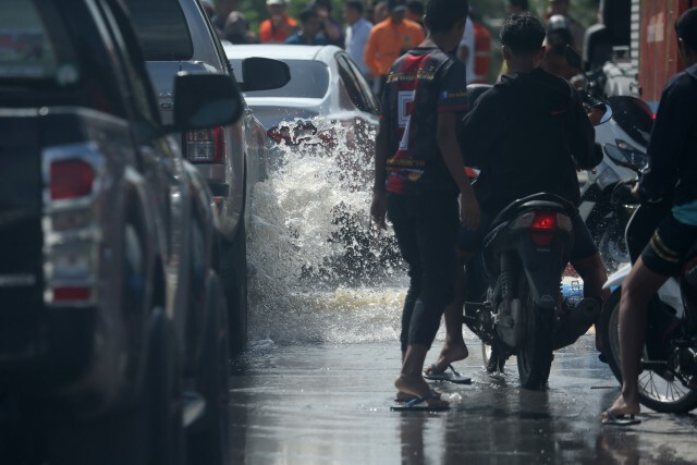 มท.2เร่งระบายน้ำมั่นใจ"หาดใหญ่"ปลอดภัยน้ำไม่ท่วม