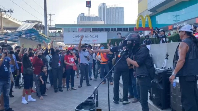 มวลชนเริ่มรวมตัว หน้าศูนย์การค้าอิมพีเรียลฯ สำโรง