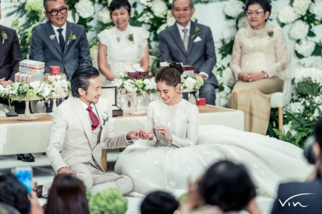 เปิดภาพชุดสุดหวาน วิวาห์ "ตูน-ก้อย"