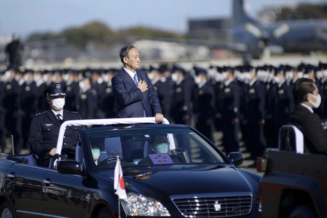 นายกฯญี่ปุ่นตรวจพลกองกำลังป้องกันตนเอง