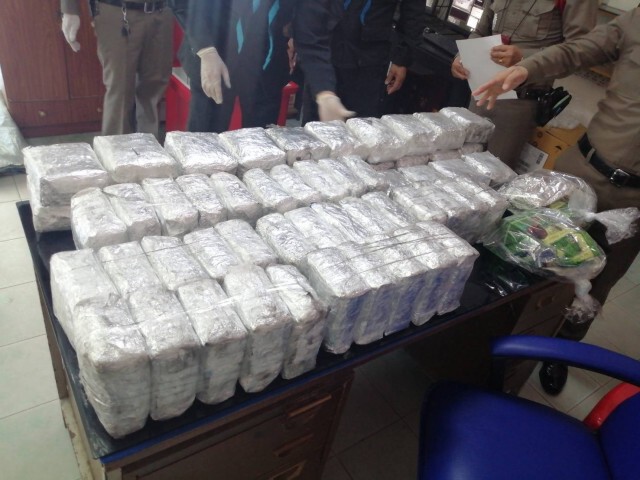 รวบหนุ่มกรุงเทพพาลูกเมียขนยาไอซ์ 59 กก.