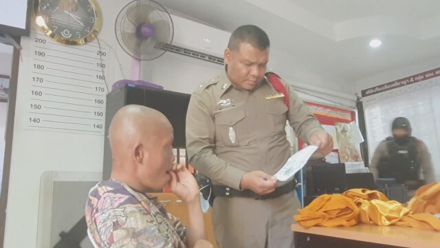 จับหนุ่มใหญ่แต่งพระปลอมเดินเรี่ยไรเงินชาวบ้านอ้างอยากติดคุก