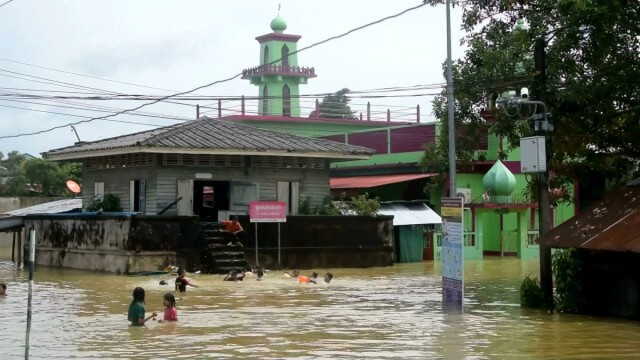 น้ำท่วมขยายวงกว้างเดือดร้อนกว่า 2 หมื่นครัวเรือน