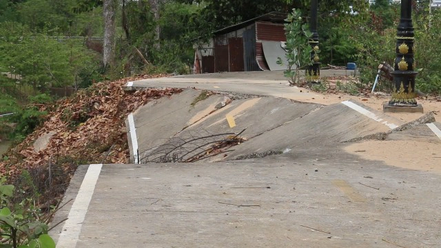 สวนสาธารณะ2แห่ง ถูกปล่อยทิ้งร้างไม่มีใครดูแล