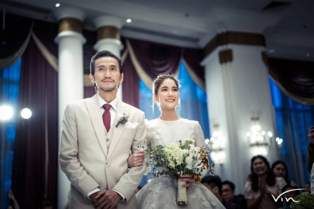 "มาดามมด" จัดเต็มใส่ชุดรถไฟเหาะร่วมงานวิวาห์"ตูน-ก้อย"