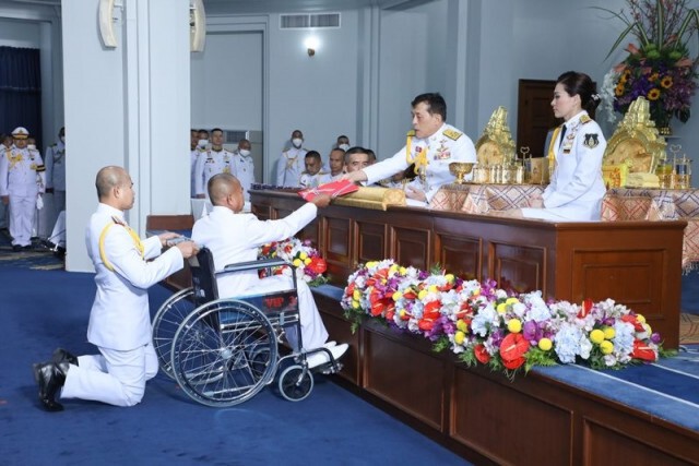 ในหลวง พระราชทานพระบรมราโชวาท แก่ผู้สำเร็จการศึกษาจากวิทยาลัยทหาร
