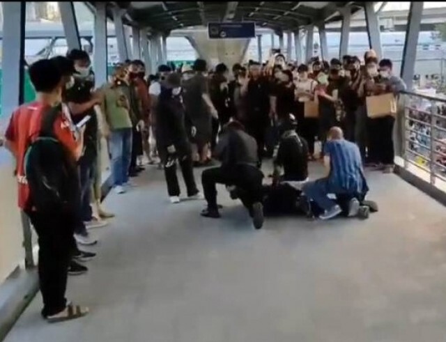 ด่วน.! แจ้งจับการ์ดคณะราษฎร รุมทำร้ายตำรวจ