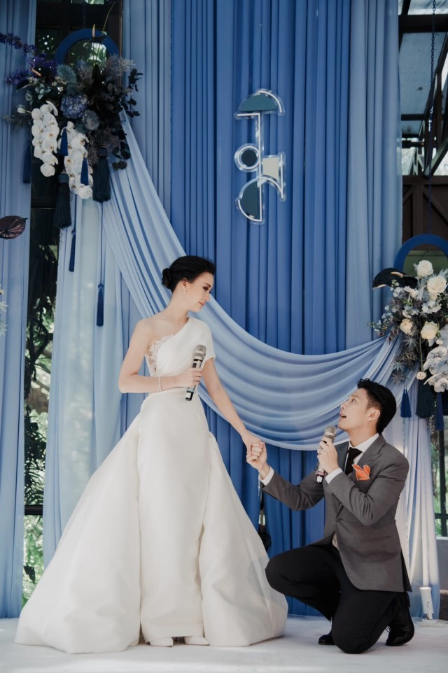 ชื่นมื่น! "รถเมล์ คะนึงนิจ" ควงหนุ่มนอกวงการเข้าประตูวิวาห์สไตล์ไชนีสโมเดิร์น