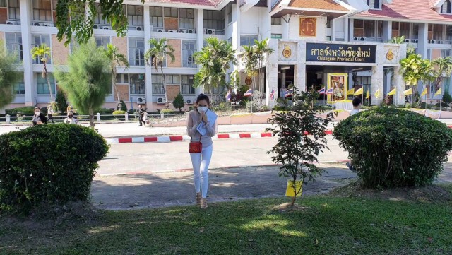 "พลอย ชิดจันทร์" ขึ้นศาลไกล่เกลี่ยโดนฟ้อง 50 ล้าน