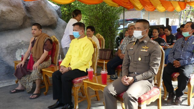นอภ.บางไทรร่วม"ฤาษีเณร"ปล่อยพันธุ์สัตว์น้ำเฉลิมพระเกียรติ