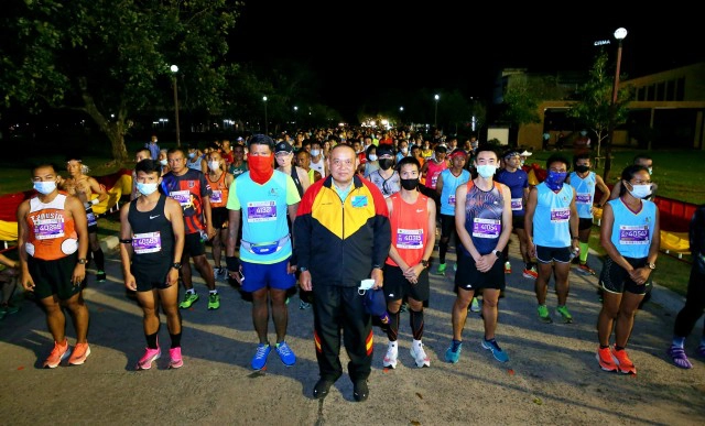 หมื่นคนเดิน -วิ่ง เขาชะโงก/โยธิน  ทำสถิติ 33 กิโลเมตร