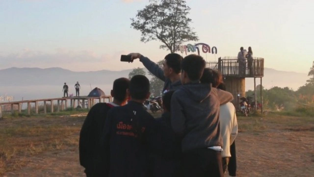 คึกคัก !!แห่ชมทะเลหมอก-แห่ชมพระอาทิตย์ขึ้นที่ผาสะโตก