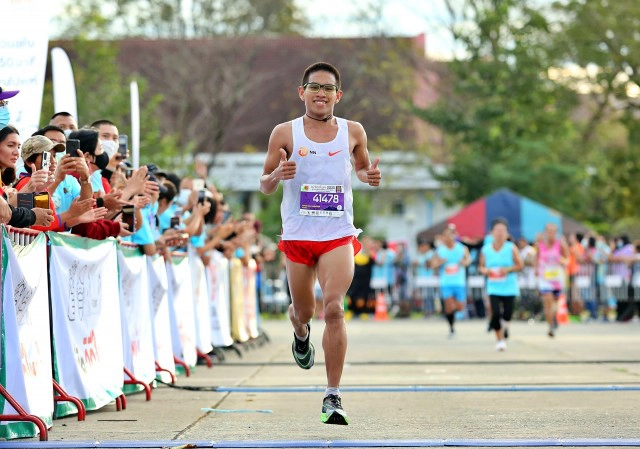 หมื่นคนเดิน -วิ่ง เขาชะโงก/โยธิน  ทำสถิติ 33 กิโลเมตร