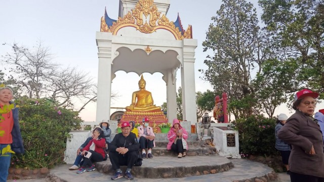 ภูเรือหนาวแล้วนะนักท่องเที่ยวแห่สัมผัสไอเย็น