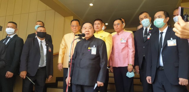 " ประวิตร" ไม่เห็นด้วยมวลชนชุมนุมหน้าศาล