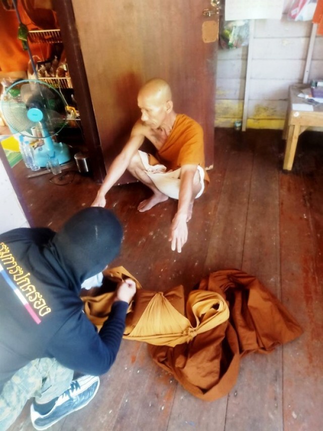 ตร.รวบพระสายป่าวัดดัง ซุกยาบ้าในกล่องไม้ขีดไฟ