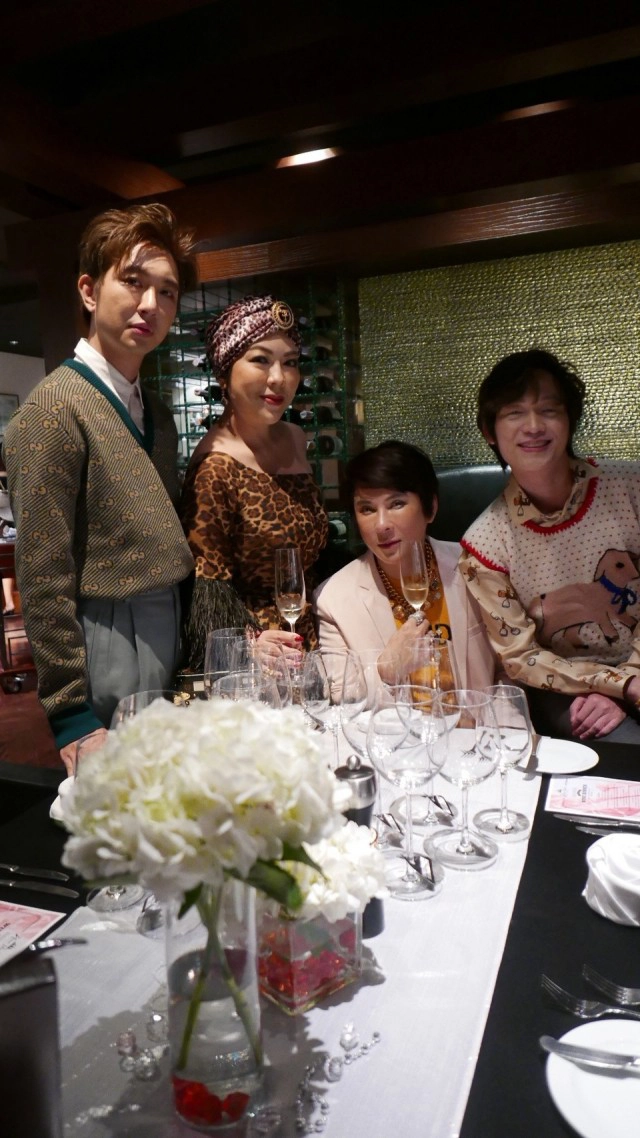 เหล่าเซเลปยกก๊วน ชวนกันคิดถึงถิ่นเก่า  @New York Steak House