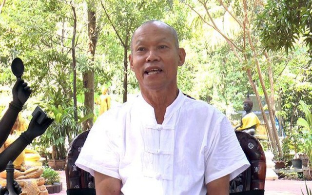 "พุทธะอิสระ" สุดงง!! ตอนชุมนุมอยากแต่งชุดนักเรียน แต่เวลาเรียนจะแต่งชุดไปรเวท