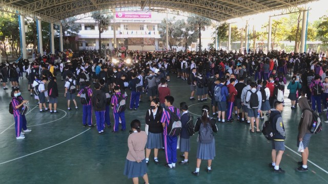 นักเรียนโรงเรียนดังใส่ไปรเวทไปเรียน
