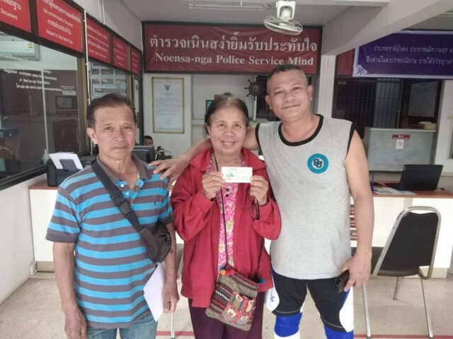 สองสาวใหญ่ชาวเนินสง่าดวงเฮง ถูกรางวัลที่1 รับ6ล้านบาท