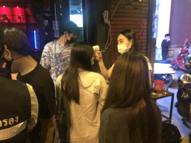 เชียงใหม่ปิดสถานบันเทิง 1 แห่งการ์ดตก