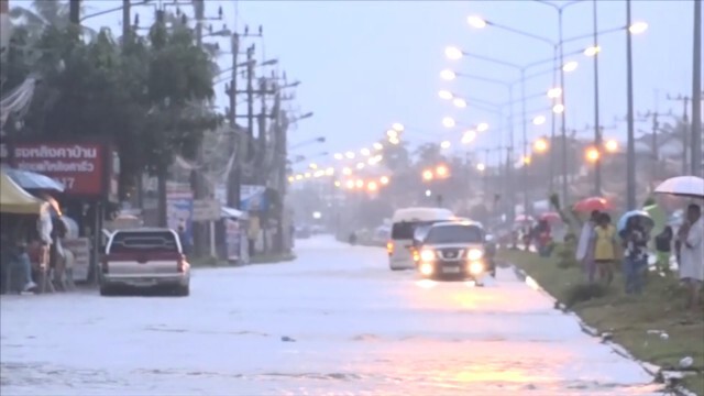 ฝนกระหน่ำน้ำท่วมทุกจุดเปิดเทอมวันแรก รร.สั่งปิดต่อ