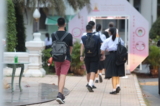 "ชูวิทย์" สุดงง!! ชุดนักเรียน-ทรงผม เกี่ยวอะไรกับสมอง ชี้ใส่ชุดอะไรไปเรียนก็ได้