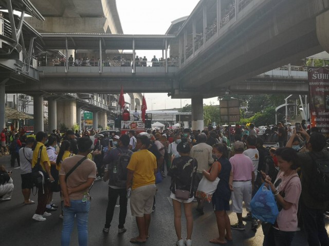 "ราษฎร63" ​จ่อยกระดับชุมนุม​หลัง​นายกฯพ้นผิด