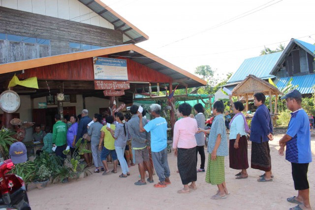 โดนอีกผู้สูงอายุถูกหลอกนำบัตรปชช.แลกซื้อโทรศัพท์ยกหมู่บ้าน