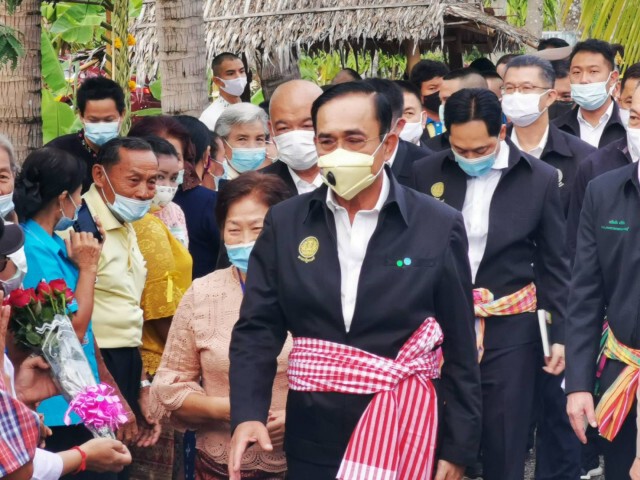 "นายกฯ" เยือน แม่กลอง ดูการท่องเที่ยว-สักการะหลวงพ่อวัดบ้านแหลม