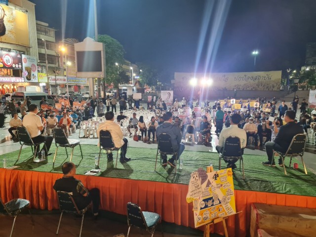 เวทีดีเบตผู้สมัครนายกอบจ.โคราชคนแห่ฟังคึกคักไร้เงาเจ๊หน่อย