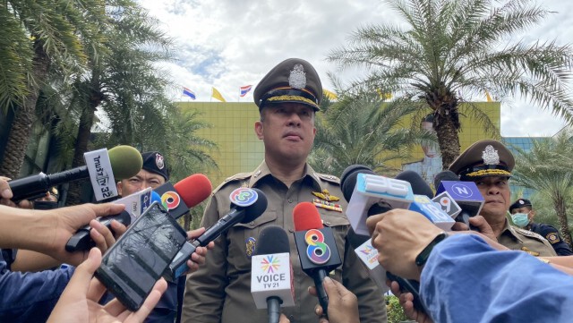 กั้นแผงเหล็ก - แปะป้าย ห้ามใกล้พื้นที่ศาลรัฐธรรมนูญ