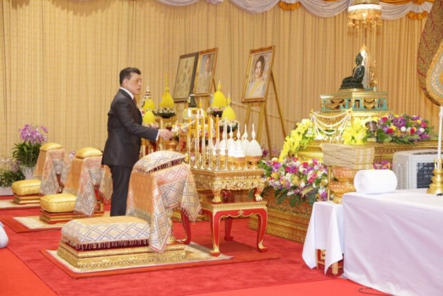 "ในหลวง-พระราชินี" เสด็จฯ พิธีสวดเจริญมหามงคลรวม 5 ศาสนา รำลึกพระมหากรุณาธิคุณร.9