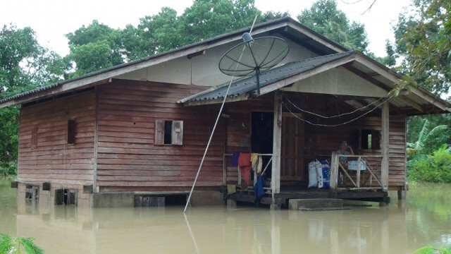 รถไฟสายใต้หยุดวิ่งทุกขบวน เหตุดินสไลด์ทับราง