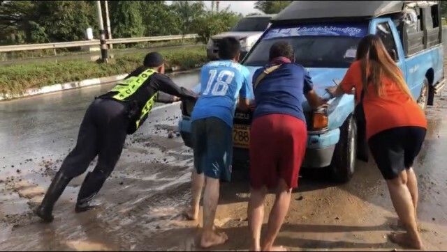 ผบ.ตร.สั่งระดมกำลังช่วยเหลือผู้ประสบภัยน้ำท่วมภาคใต้