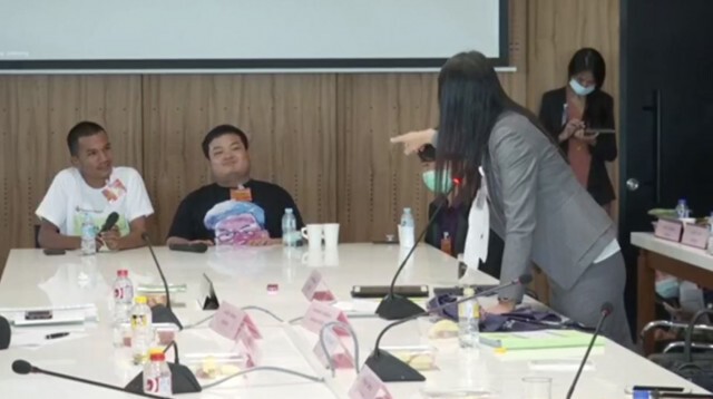 เดือด! เปิดภาพนาที "ไมค์-เพนกวิน" ปะทะ "ปารีณา" กลางวง กมธ.