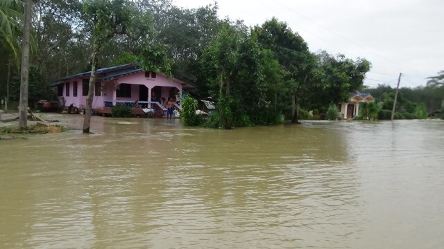 ชาวบ้านริมฝั่งแม่น้ำตรังเริ่มเดือดร้อนหนัก