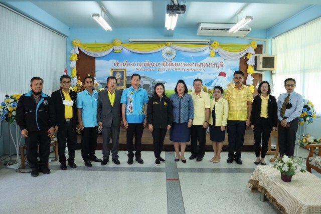 "นฤมล"เยือนเมืองนนท์ ยกช่างแอร์สู่ License