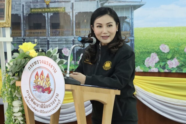 "นฤมล"เยือนเมืองนนท์ ยกช่างแอร์สู่ License