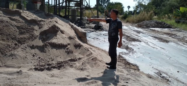 หวิดบึ้ม!พบลูกระเบิดปืนค.81ในถังรถโม่ปูนขณะกำลังหมุน