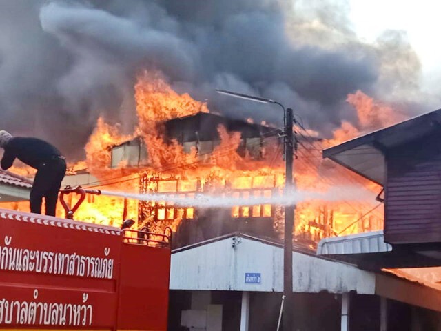 ไฟไหม้กุฏิไม้สักเก่าแก่กว่า 50 ปี วอดทั้งหลัง