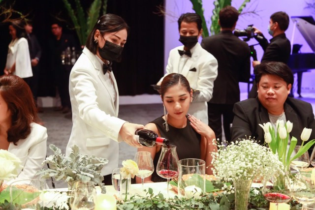 "Chef Table The LUXPERIENCE by Ivory Shadow x Potioneer"